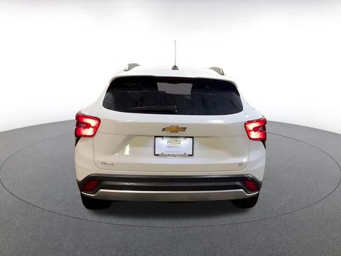 Used 2025 Chevrolet Trax LT image 12