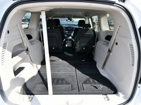 Used 2024 Chrysler Voyager LX FWD image 6