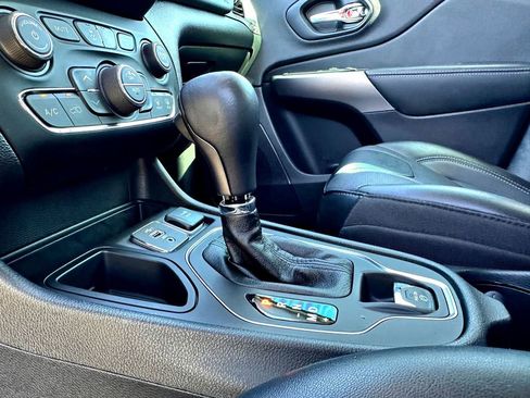 Used 2022 Jeep Cherokee Latitude Lux image 16