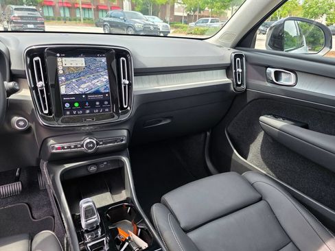 Used 2026 Volvo XC40 B5 Plus AWD/4WD image 29