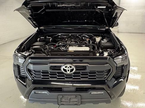Used 2024 Toyota Tacoma TRD Off-Road AWD/4WD image 30