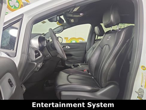 Certified 2024 Chrysler Pacifica Limited w/ Uconnect Theater Family Group image 12