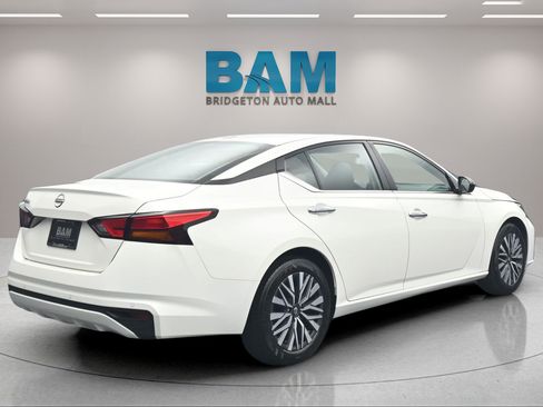 Used 2025 Nissan Altima 2.5 SV FWD image 6