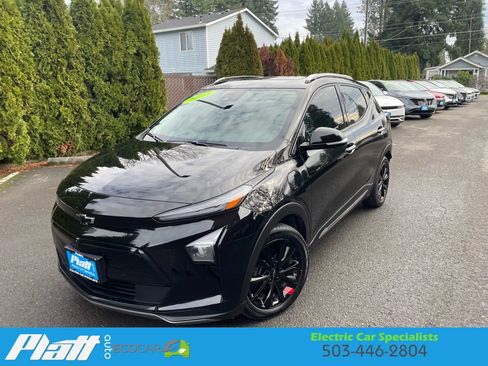 Used 2023 Chevrolet Bolt EUV Premier w/ Sun & Sound Package image 2