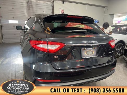 Used 2019 Maserati Levante GranSport image 5