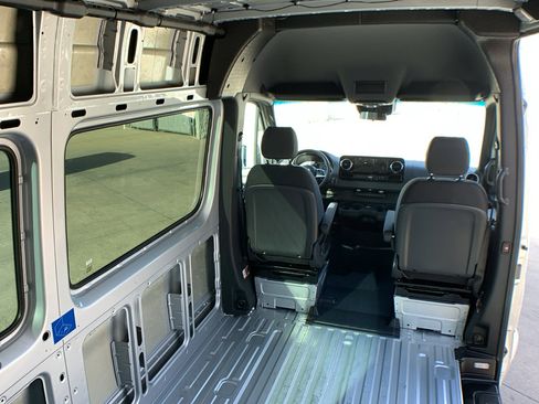 Used 2022 Mercedes-Benz Sprinter 2500 image 26