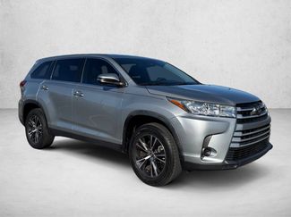 Used 2019 Toyota Highlander LE FWD video 3