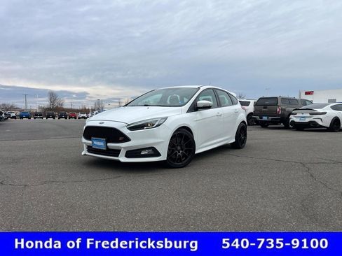 Used 2016 Ford Focus ST image 4