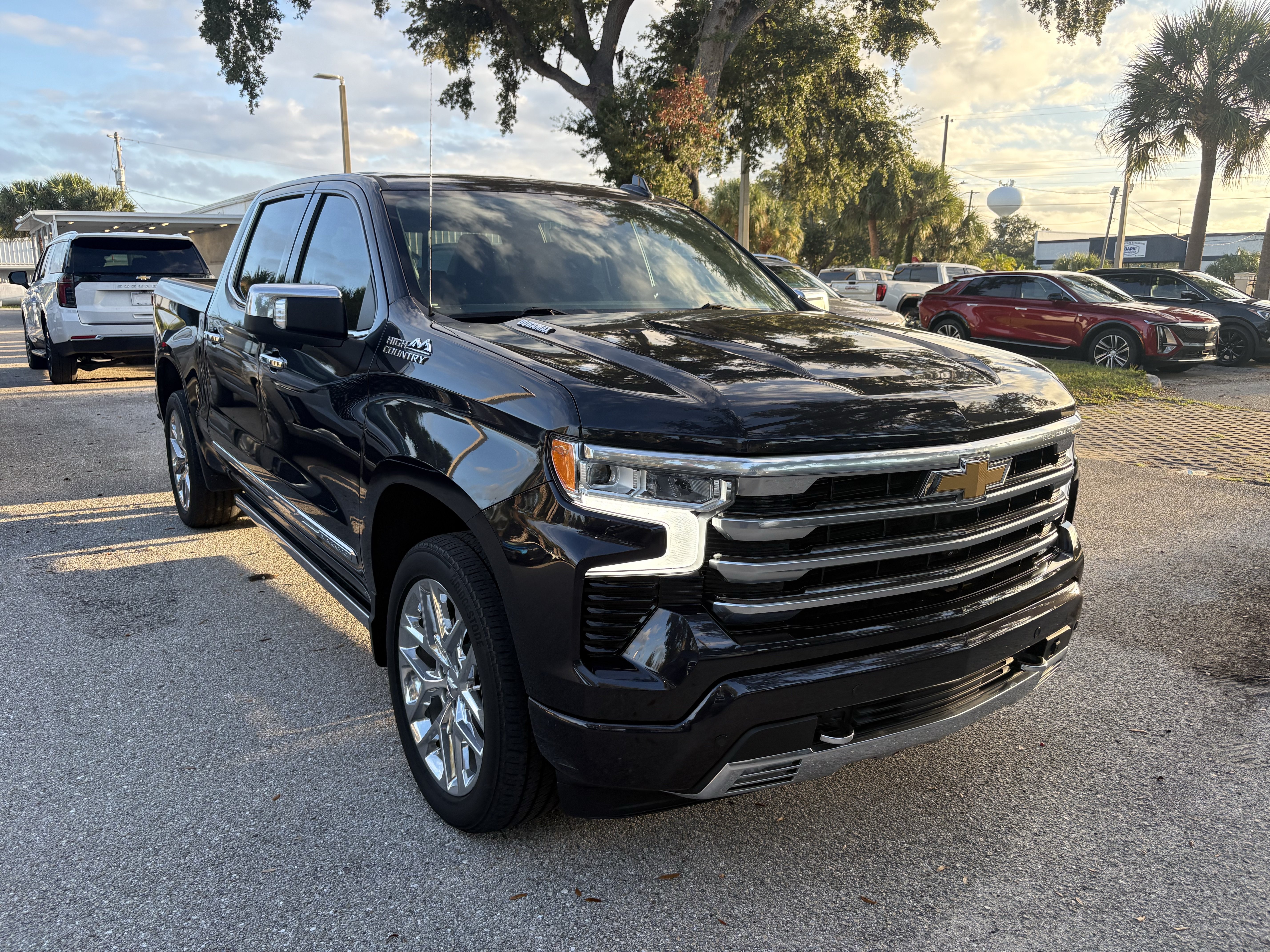 Used 2023 Chevrolet Silverado 1500 High Country w/ Technology Package AWD/4WD image 1
