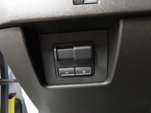 Used 2025 GMC Canyon AT4 w/ Technology Plus Package image 46