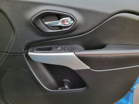 Used 2017 Jeep Cherokee Trailhawk w/ Comfort/Convenience Group image 22