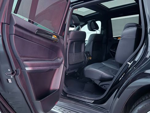 Used 2017 Mercedes-Benz GLS 550 4MATIC w/ Driver Assistance Package image 21