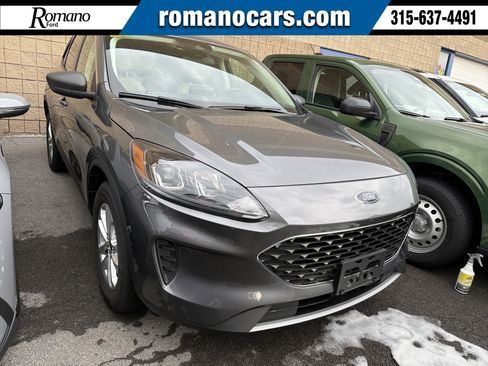 Used 2022 Ford Escape SE w/ Cold Weather Package image 1