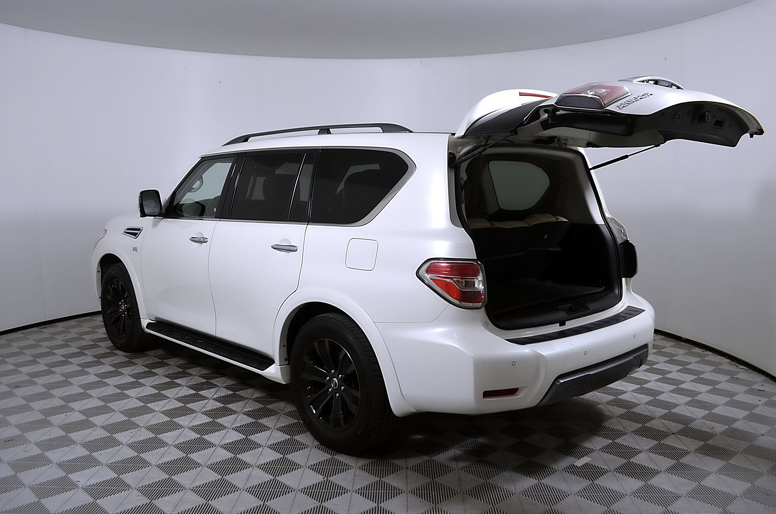 Used 2020 Nissan Armada Platinum w/ Captain's Chairs Package AWD/4WD image 10