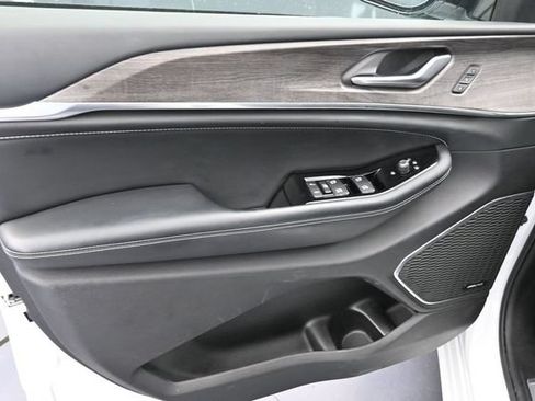 Used 2023 Jeep Grand Cherokee L Overland AWD/4WD image 28