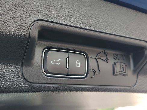 Used 2022 Ford Explorer XLT AWD/4WD image 30