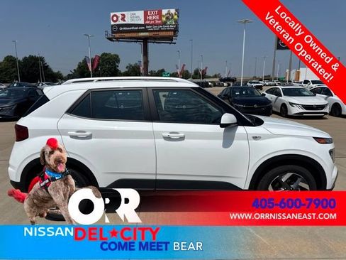 Used 2025 Hyundai Venue SEL FWD image 6