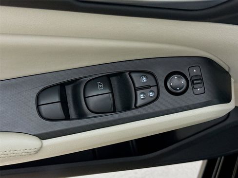 Used 2024 Nissan Altima 2.5 SV AWD/4WD image 19