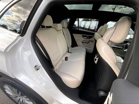 Used 2024 Mercedes-Benz GLC 300 4MATIC image 27