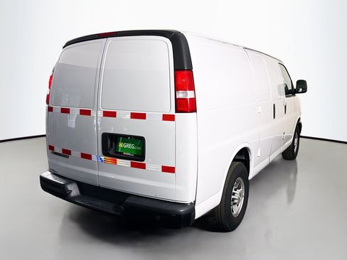 Used 2021 Chevrolet Express 2500 RWD image 10