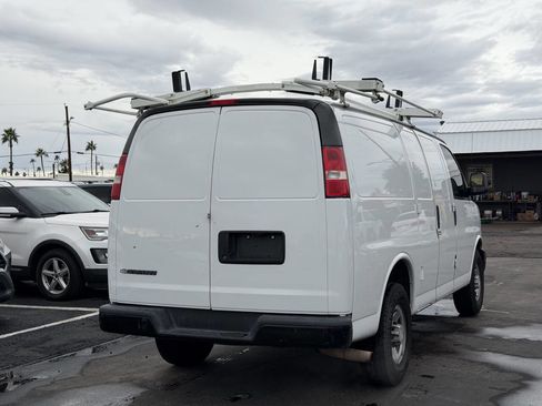 Used 2017 Chevrolet Express 2500 image 10