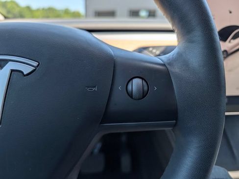 Used 2023 Tesla Model Y Long Range AWD/4WD image 21