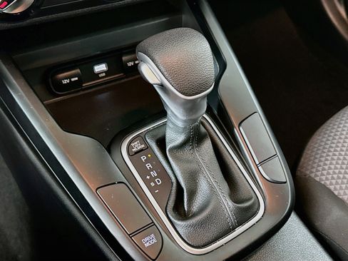 Used 2025 Kia Soul LX w/ LX Technology Package FWD image 24