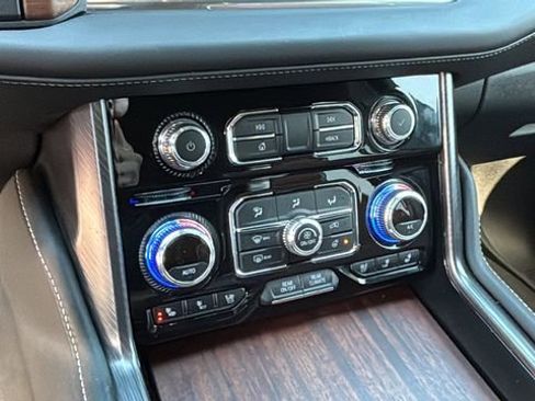 Used 2024 GMC Yukon XL Denali Ultimate image 31