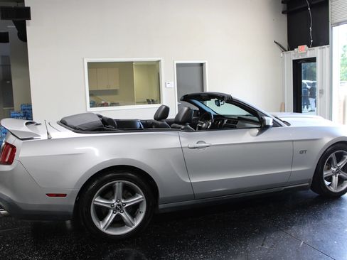 Used 2010 Ford Mustang GT RWD image 30