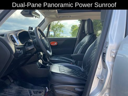 Used 2021 Jeep Renegade Latitude AWD/4WD image 12