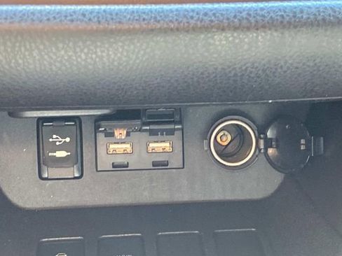 Used 2019 Toyota Highlander LE FWD image 27