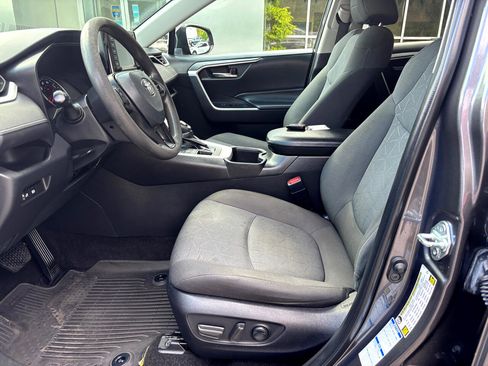 Used 2022 Toyota RAV4 XLE image 9