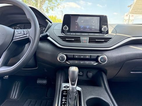 Used 2024 Nissan Altima 2.5 S FWD image 18