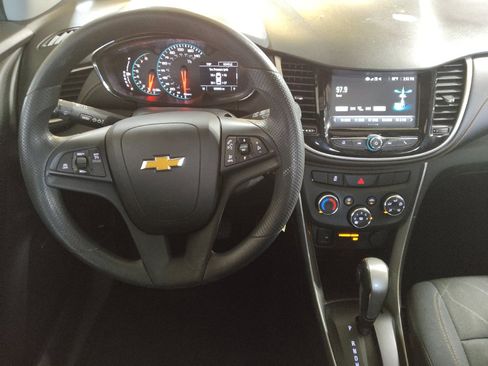 Used 2017 Chevrolet Trax LT w/ Sun & Sound Package AWD/4WD image 22