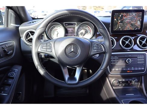 Used 2017 Mercedes-Benz GLA 250 4MATIC image 9