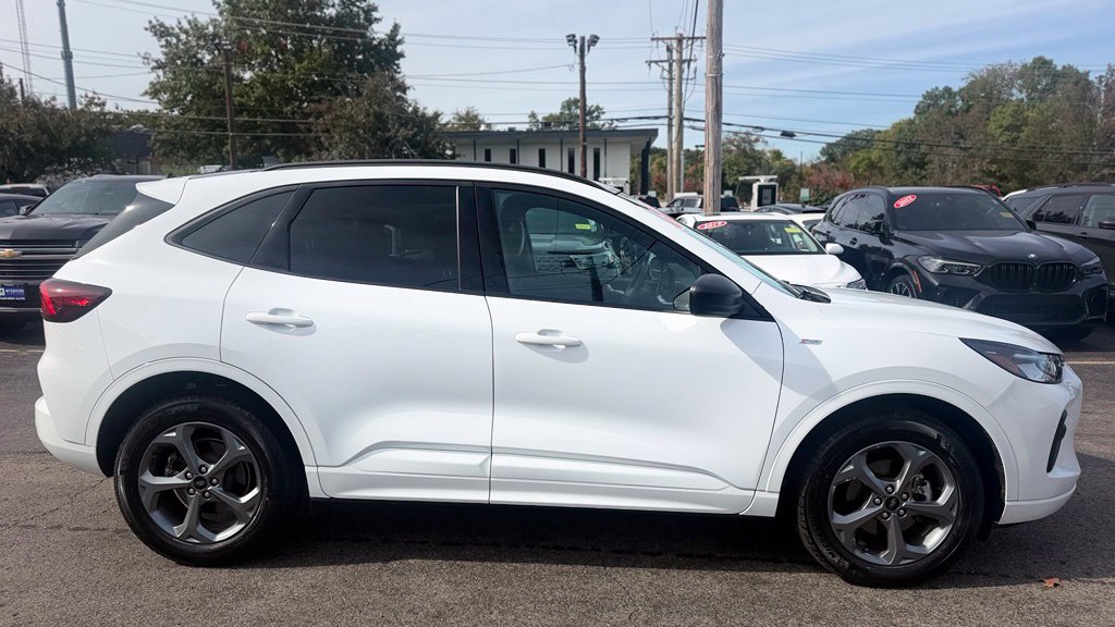 Used 2023 Ford Escape ST-Line w/ Tech Pack #1 AWD/4WD image 9