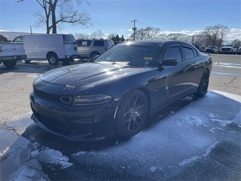 Used 2018 Dodge Charger R/T image 3