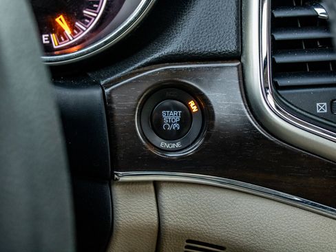 Used 2014 Jeep Grand Cherokee Limited image 29