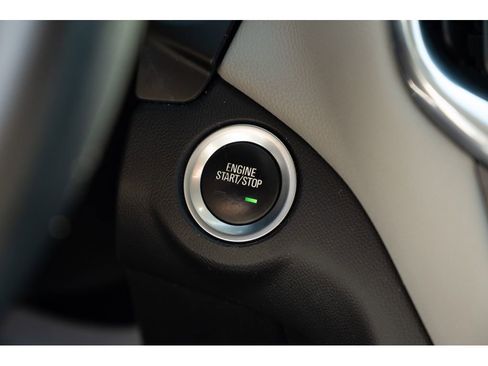 Used 2018 Chevrolet Equinox LT FWD image 29