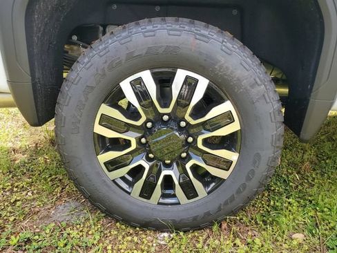New 2026 GMC Sierra 3500 Denali Ultimate AWD/4WD image 6