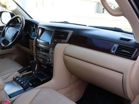 Used 2011 Lexus LX 570 4WD w/ Luxury Pkg image 17