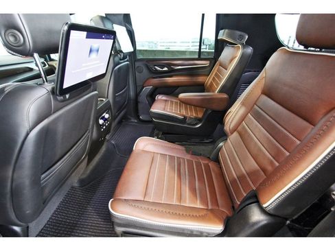 Used 2024 GMC Yukon XL Denali Ultimate AWD/4WD image 7