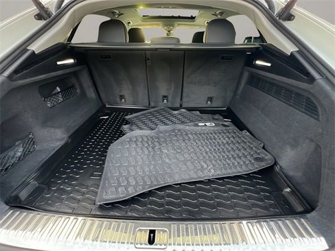 Used 2022 Audi Q8 Premium Plus w/ Premium Plus Package image 27