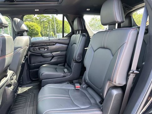 Used 2025 Honda Pilot TrailSport image 17
