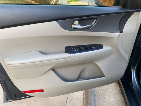 Used 2020 Kia Forte LXS FWD image 28