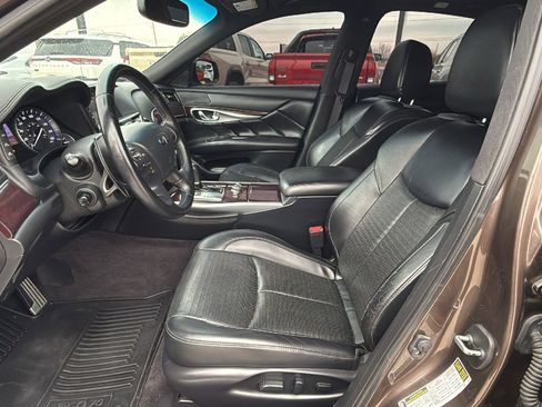 Used 2019 INFINITI Q70 Luxe w/ Sport Package image 11