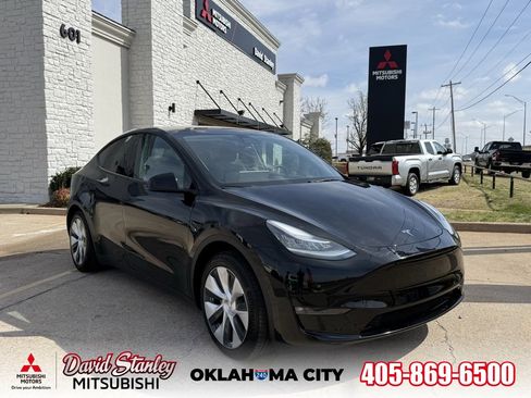 Used 2021 Tesla Model Y Long Range image 1
