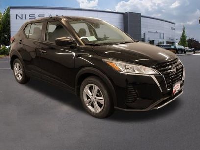 New 2025 Nissan Kicks Play S