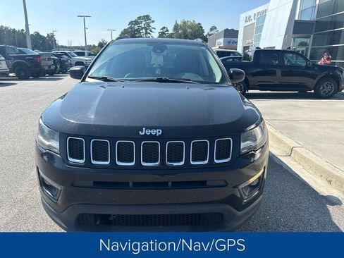 Used 2018 Jeep Compass Latitude w/ Popular Equipment Group FWD image 3
