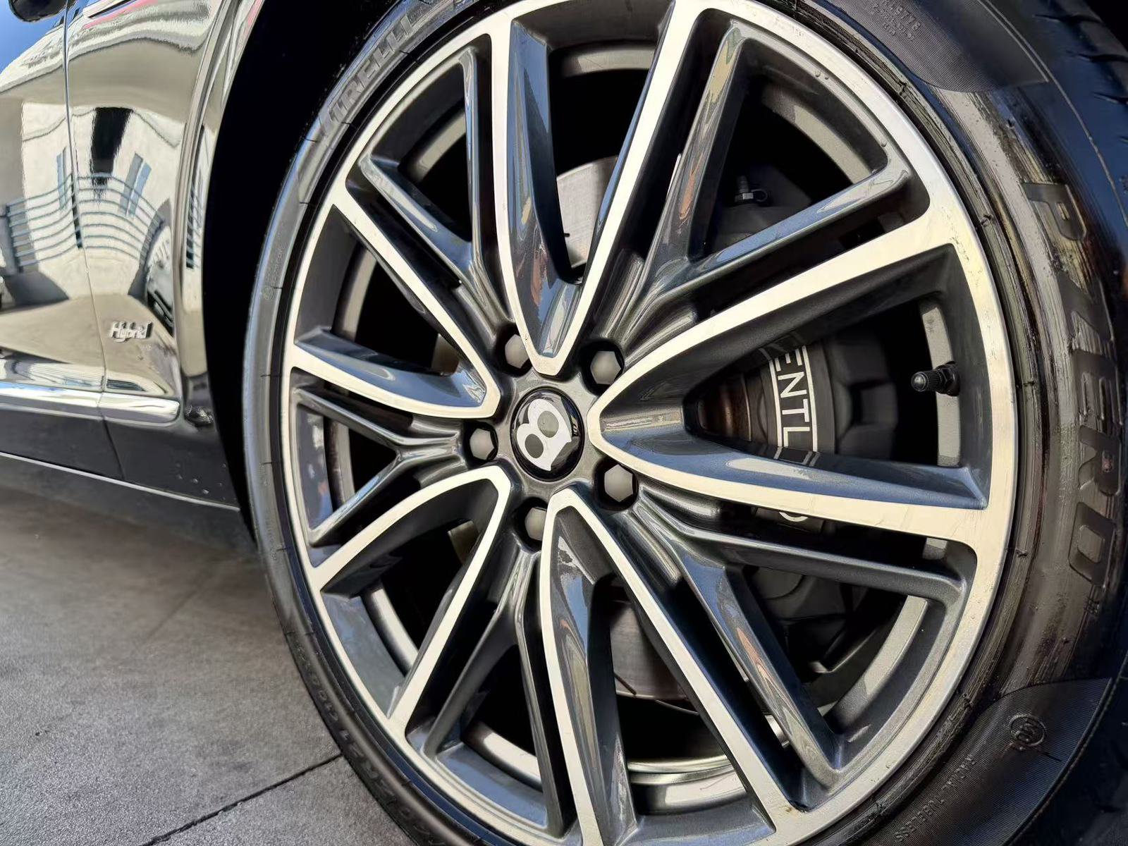 Used 2022 Bentley Flying Spur Plug-In Hybrid AWD/4WD image 8
